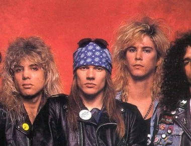 Μέλος των Guns N' Roses αυτομαχαιρώθηκε στο στομάχι (βίντεο)